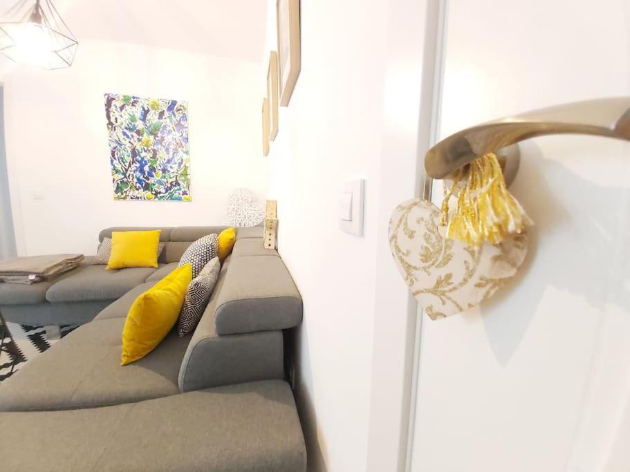 Luminoso Apartamento En El Centro, Con Mucho Arte Севілья Екстер'єр фото